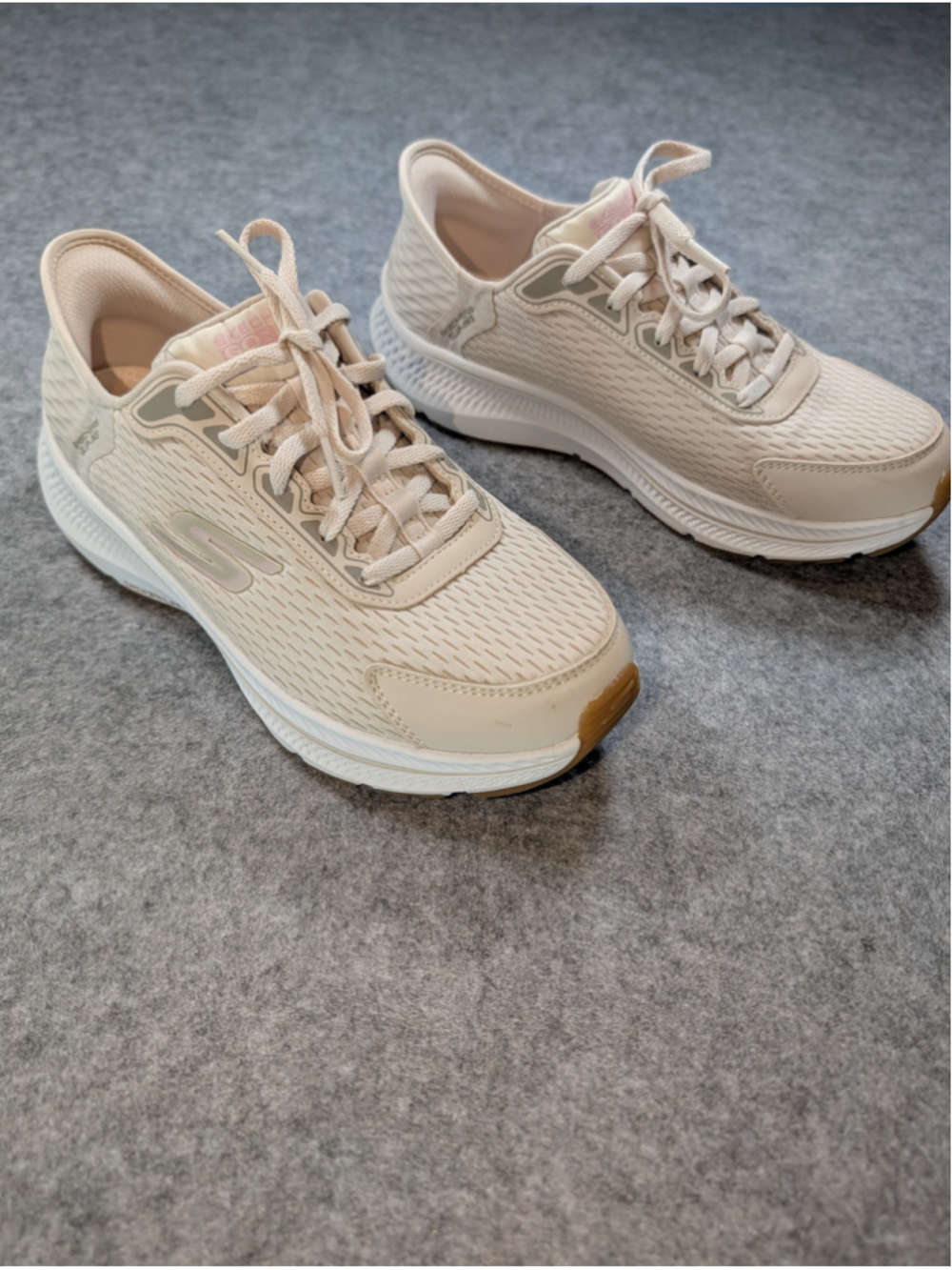 Skechers Hands Free Slip-Ins Go Run Consistent 2.0 Endure Size 7.5 Natural Pink